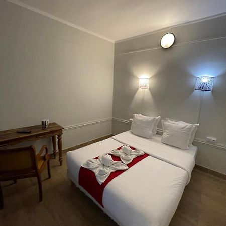 Hotel Central Saint-Denis  Eksteriør billede